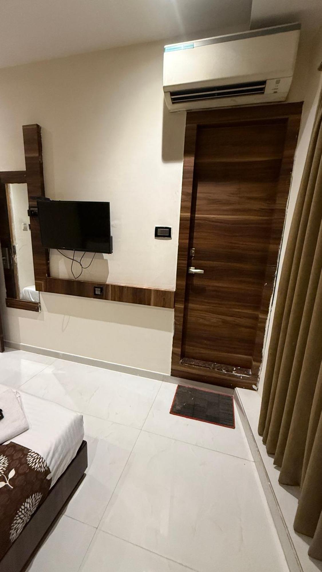 M E R I T O N Hotel T-2 Mumbai Luaran gambar