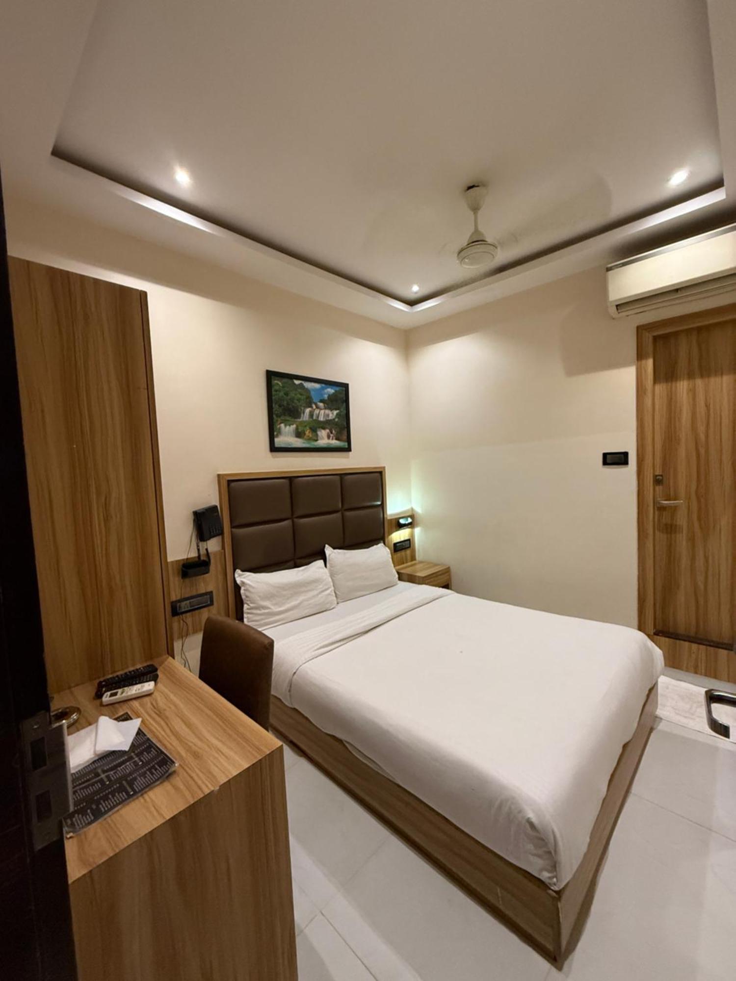 M E R I T O N Hotel T-2 Mumbai Luaran gambar