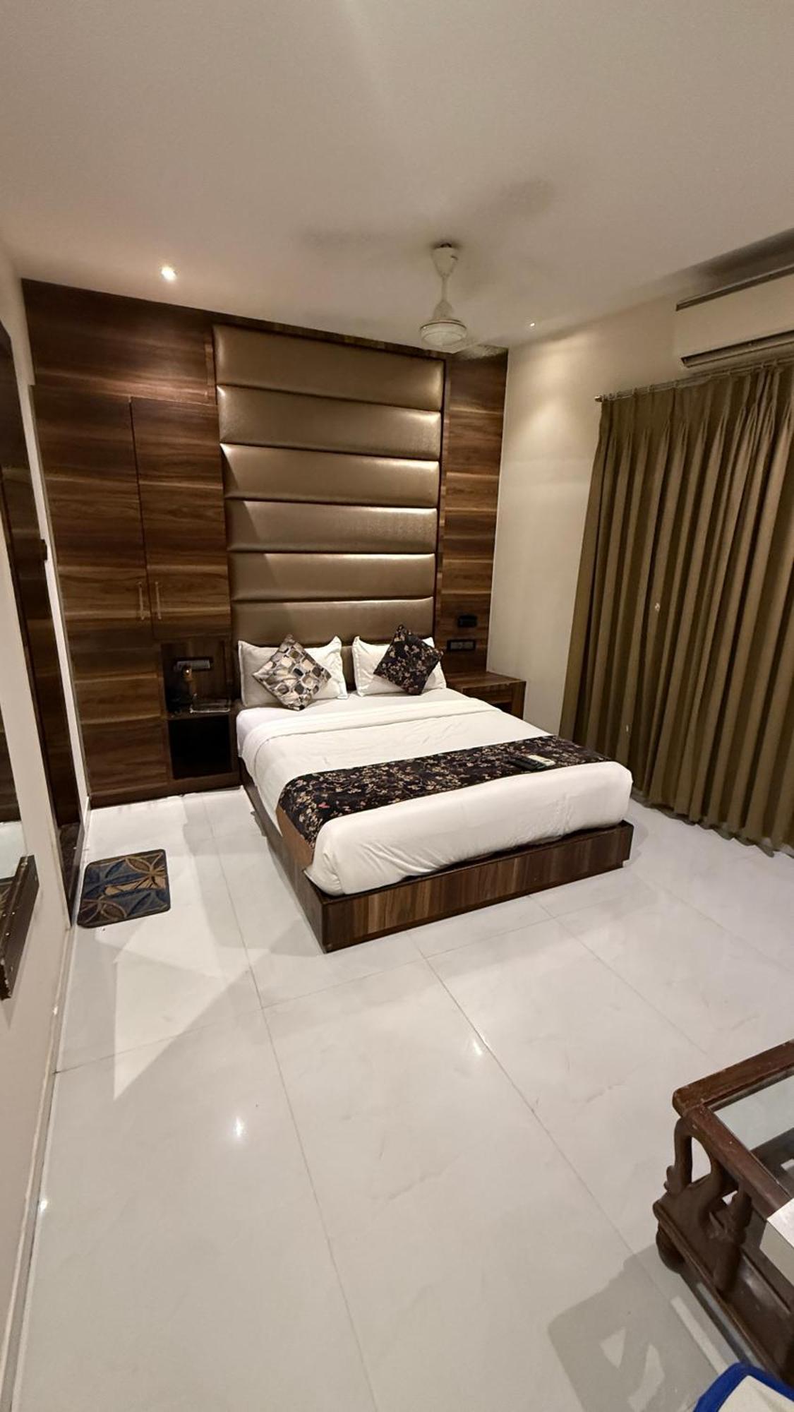 M E R I T O N Hotel T-2 Mumbai Luaran gambar