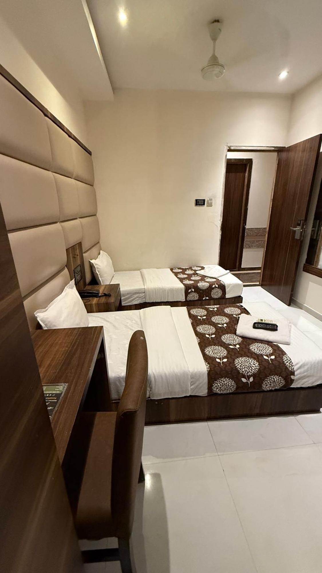 M E R I T O N Hotel T-2 Mumbai Luaran gambar