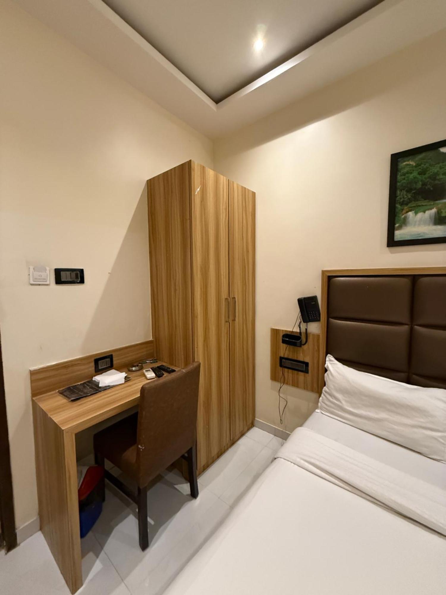 M E R I T O N Hotel T-2 Mumbai Luaran gambar