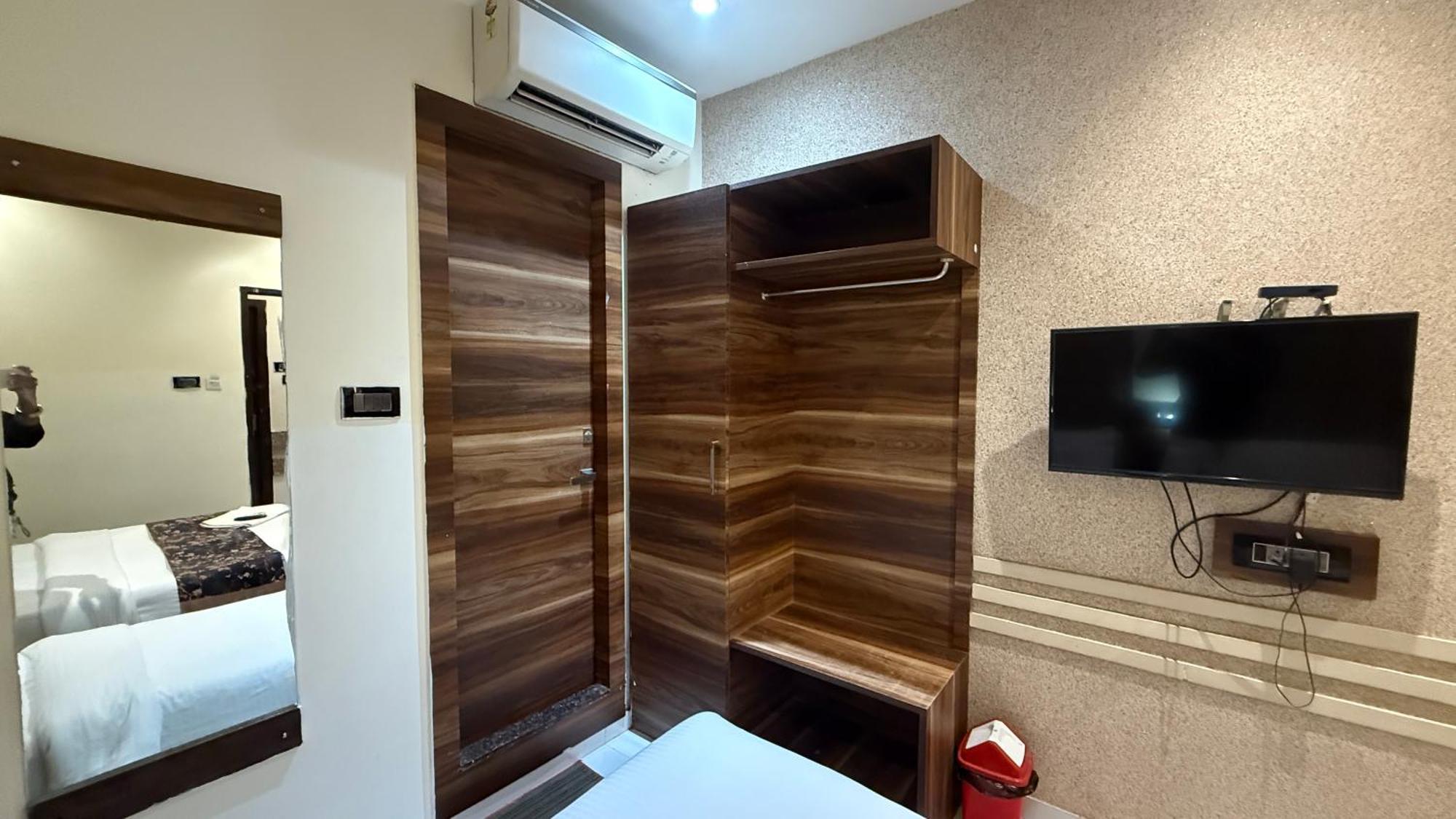 M E R I T O N Hotel T-2 Mumbai Luaran gambar